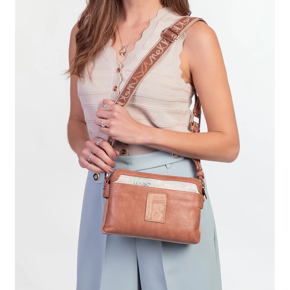 Anekke Välimerellinen Keskikokoinen Kolmiosainen Olkalaukku