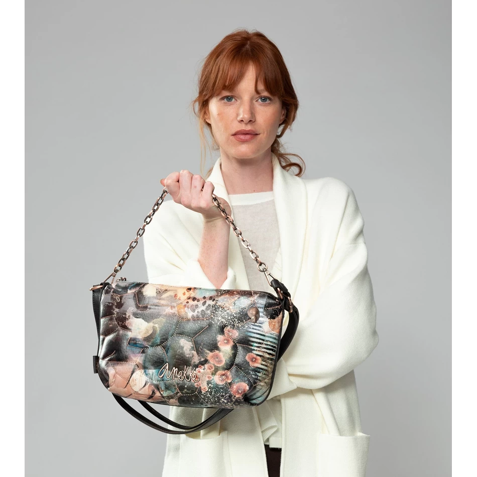 Anekke Shōen Padded shoulder bag with metallic handle