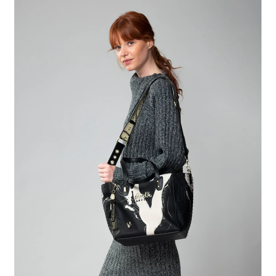 Анекке, большой черный покупатель, природа сёдо