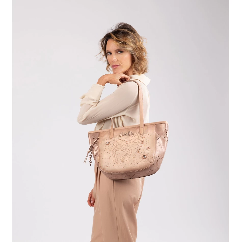 Anekke Studio, обнаженная большая покупательница