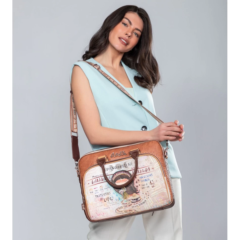 Anekke Menire Servieta