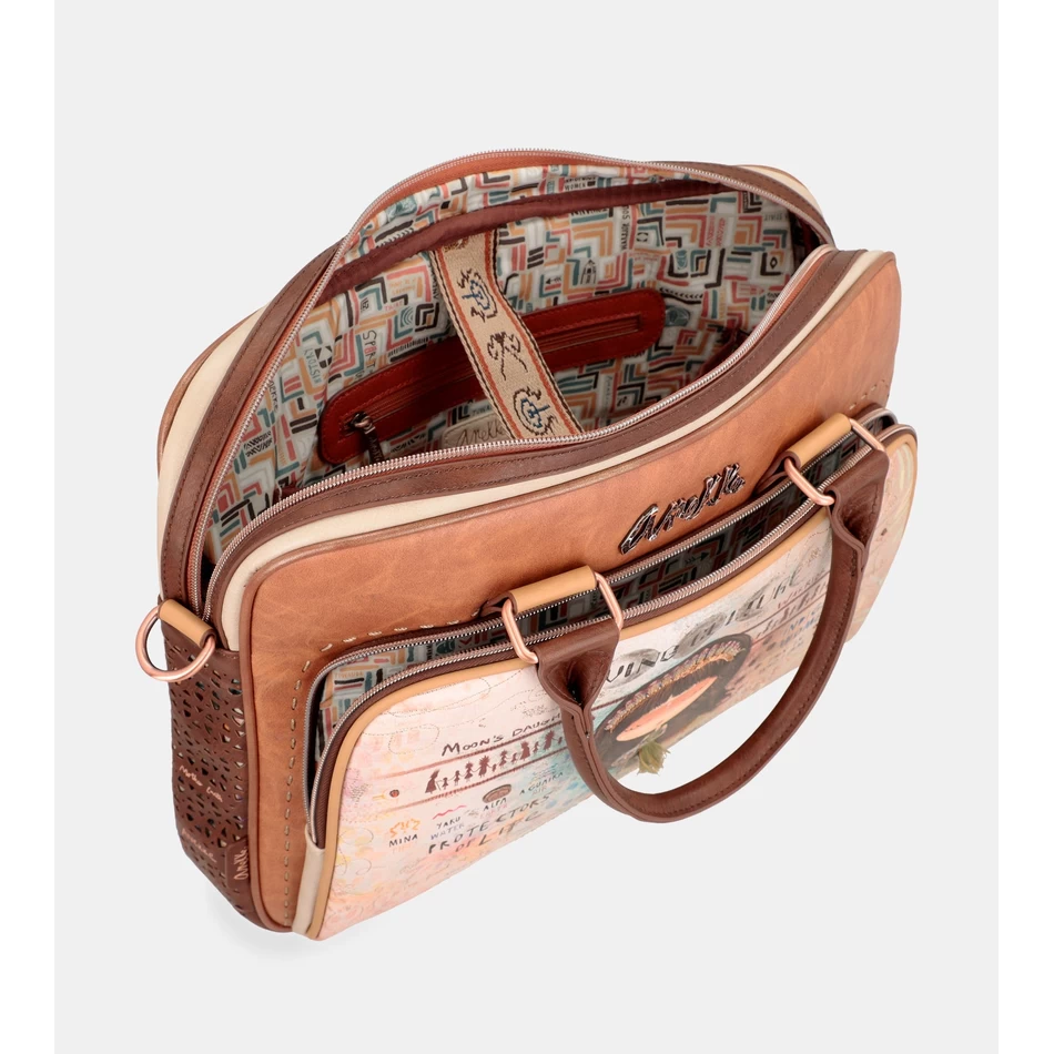 Anekke Menire Servieta