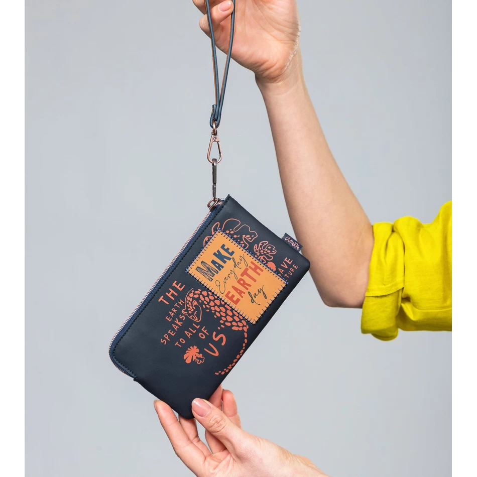 محفظة Anekke باللون الأزرق الداكن بتقنية تحديد الهوية بموجات الراديو طبيعة باتشاماما