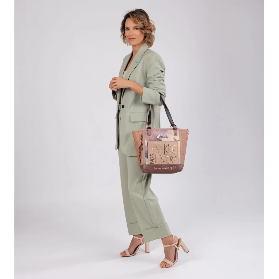 Anekke Membintangi Tas Bahu Besar