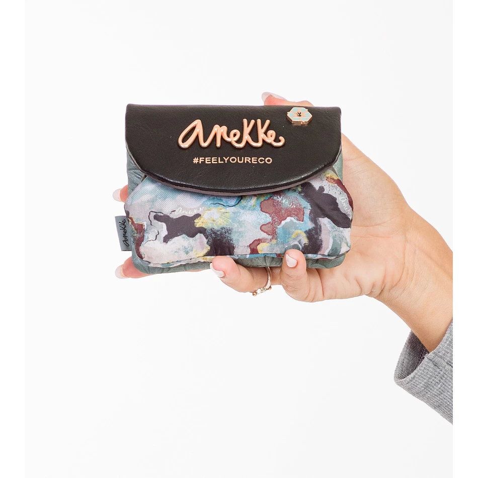 анекке натуре воодс торбица за новчиће са преклопом