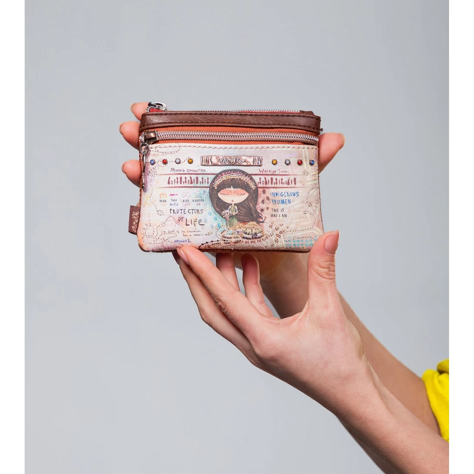 Anekke Menire wallet